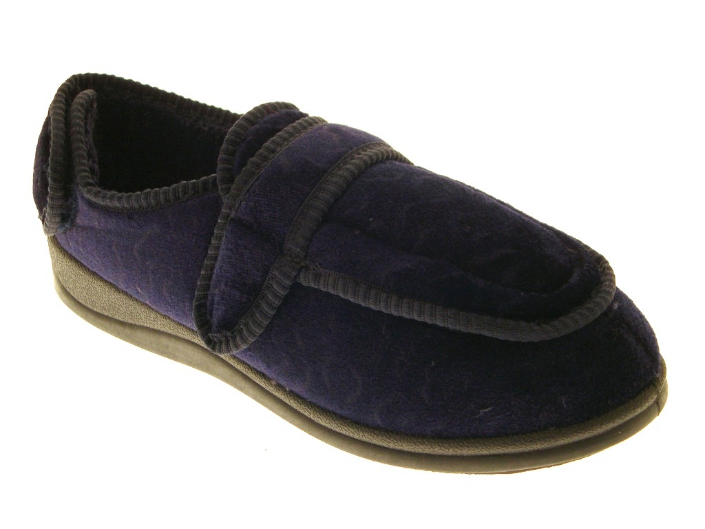 VERSACE pink crystal embellished plexi platform sandals at 1stDibs | pink crystal sandals 